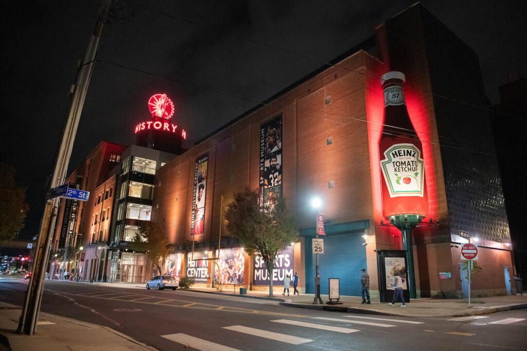 The outside of Heinz History Center at night.